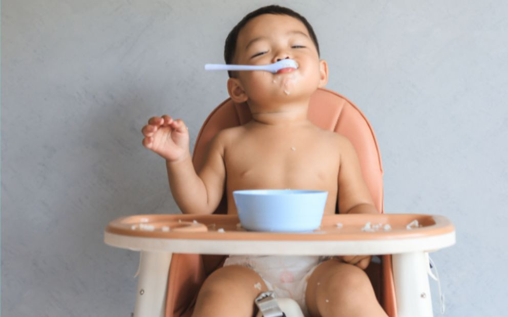 Alimentation de bébé : mixer fait-maison et petits pots, la solution parfaite ?