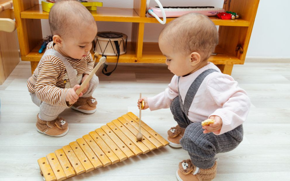 [PODCAST] Éveil musical : développer les sens de bébé à travers la musique !