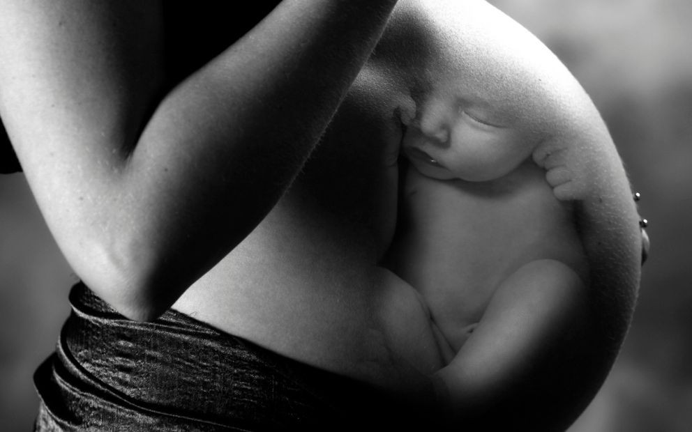 Bébé in utero : à quoi pense-t-il ? Que ressent-il ?